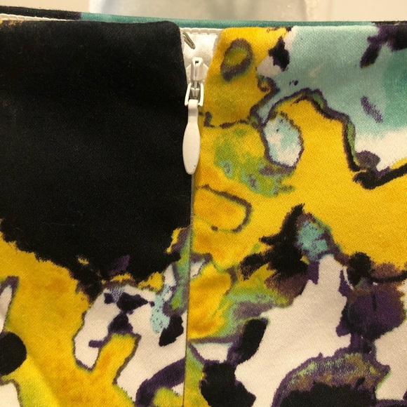 TAHARI Watercolor pencil Skirt. Lined beautiful color way - Picture 6 of 9